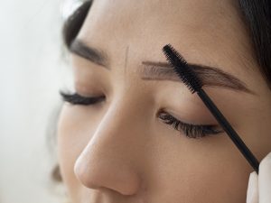 Read more about the article Jak makijaż permanentny może pomóc zaoszczędzić czas w codziennej rutynie?